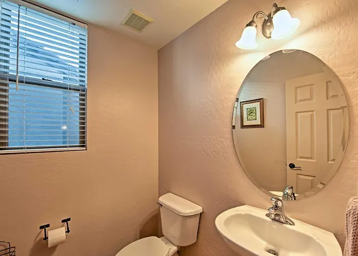 Heated Pool, Fire Pit & Game Room: Holiday home *