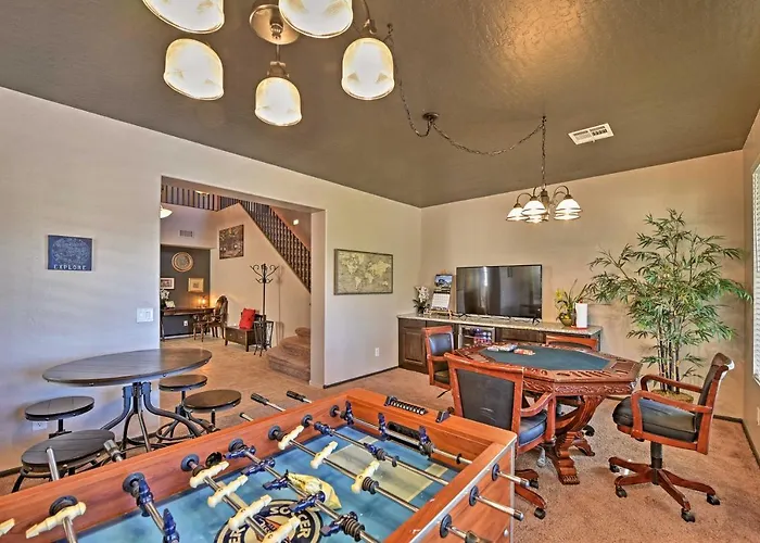 Heated Pool, Fire Pit & Game Room: Holiday home *