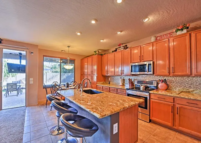 Holiday home Heated Pool, Fire Pit & Game Room: