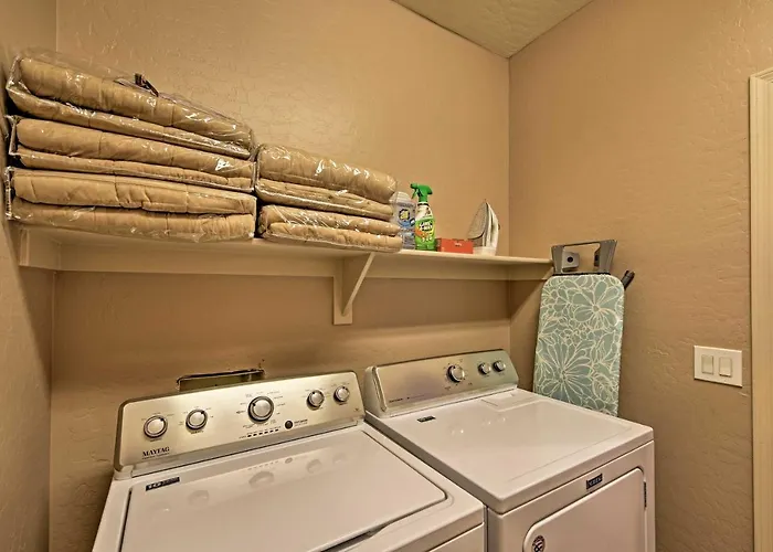 Holiday home Heated Pool, Fire Pit & Game Room: