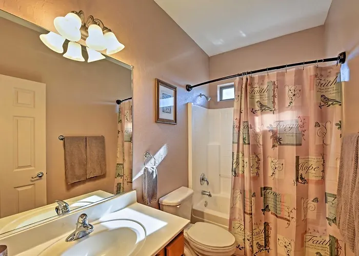 Holiday home Heated Pool, Fire Pit & Game Room: